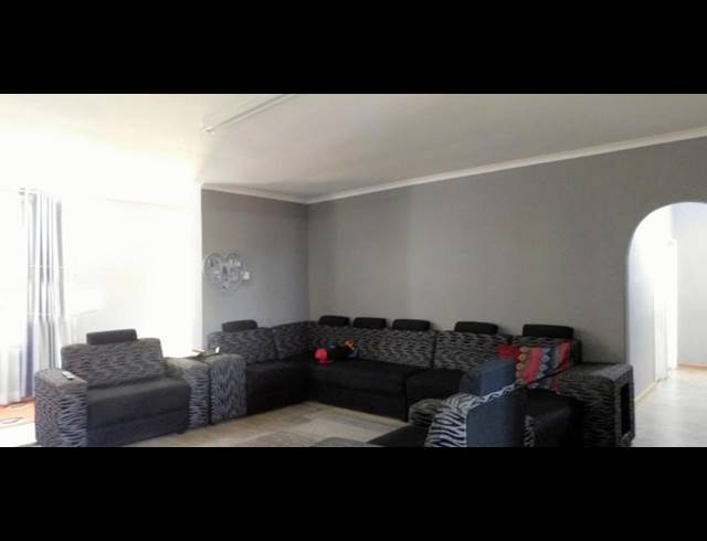 3 BEDROOM HOUSE FOR SALE IN MONTCLAIR